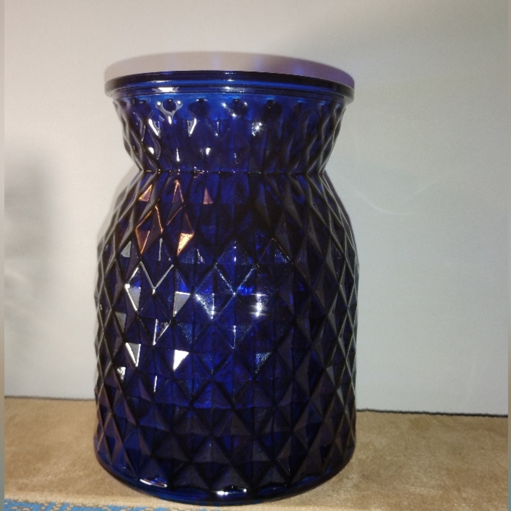 Earl Doescher and company waistline colbalt blue vase 6.25 in tall